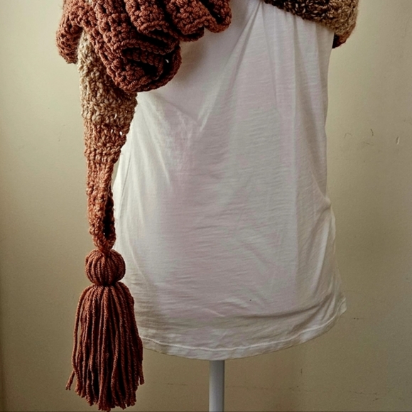 Keyhole Scarf....Handmade - Picture 2 of 4